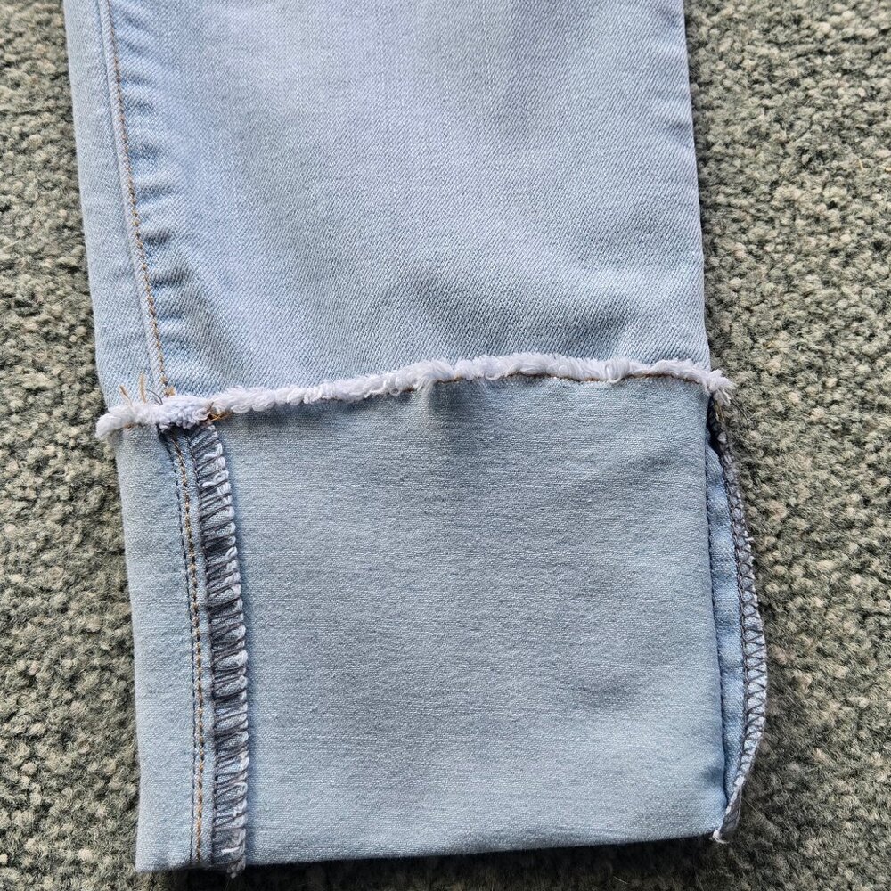 1822 Denim Taylor Light Wash Cuffed Capris Jeans - Picture 3 of 5